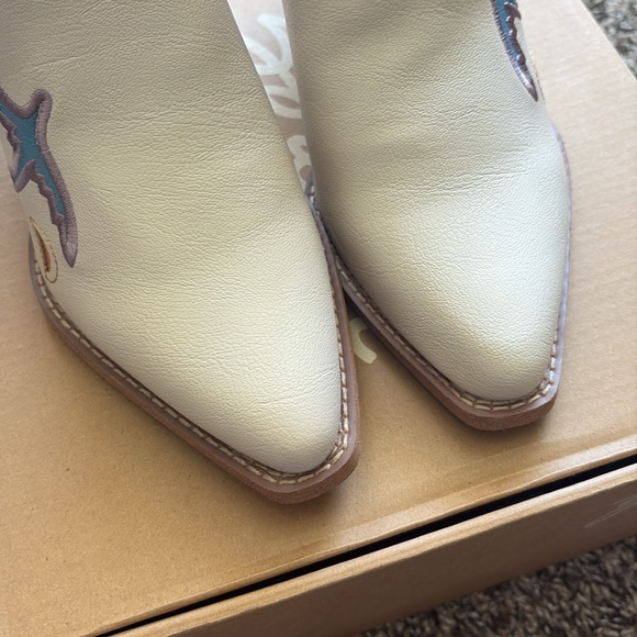 NEW In Box Zodiac Roslyn Flower Embroidered Birch Multi Western Heel Boots 7 - Picture 9 of 14